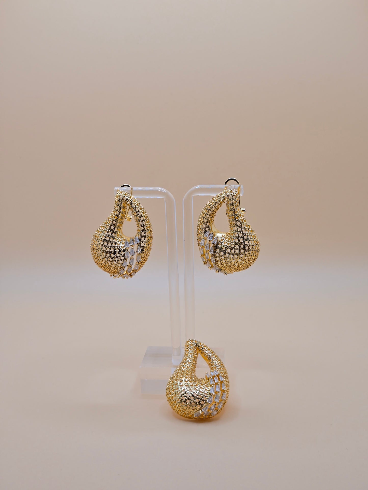 Gold Teardrop Earrings and Pendant Set