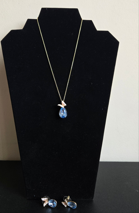 Matching set of earrings and pendant