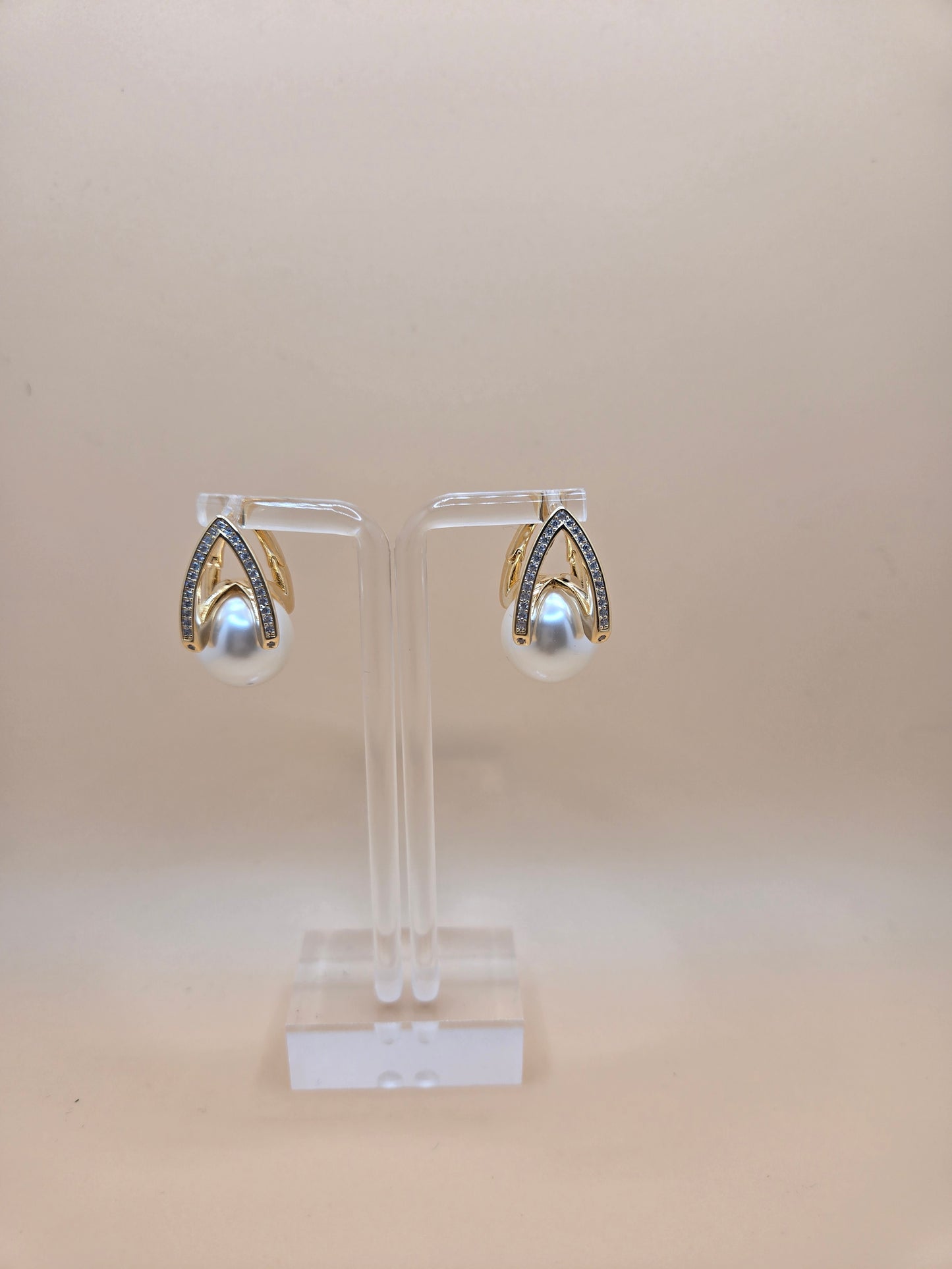 Gold-Plated Pearl Drop Earrings – Elegant Vintage-Inspired Jewelry for Women