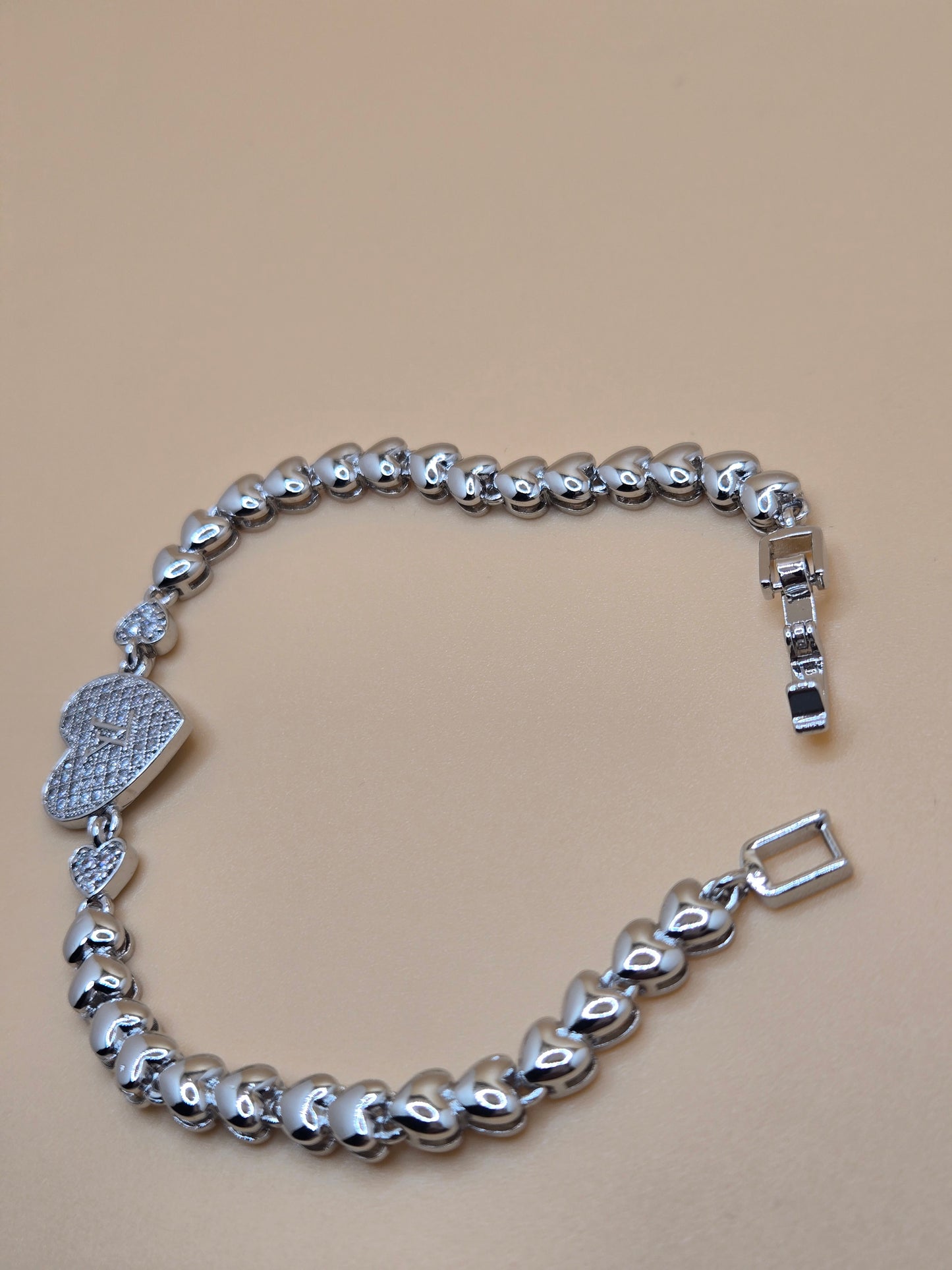 Silver Heart Link Bracelet – Timeless Sparkle & Sophisticated Charm