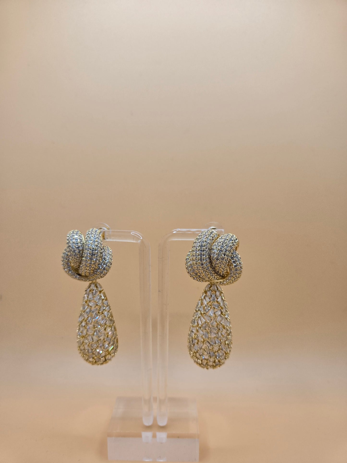 Luxury Gold Knot Drop Earrings – Statement Crystal Teardrop Design
