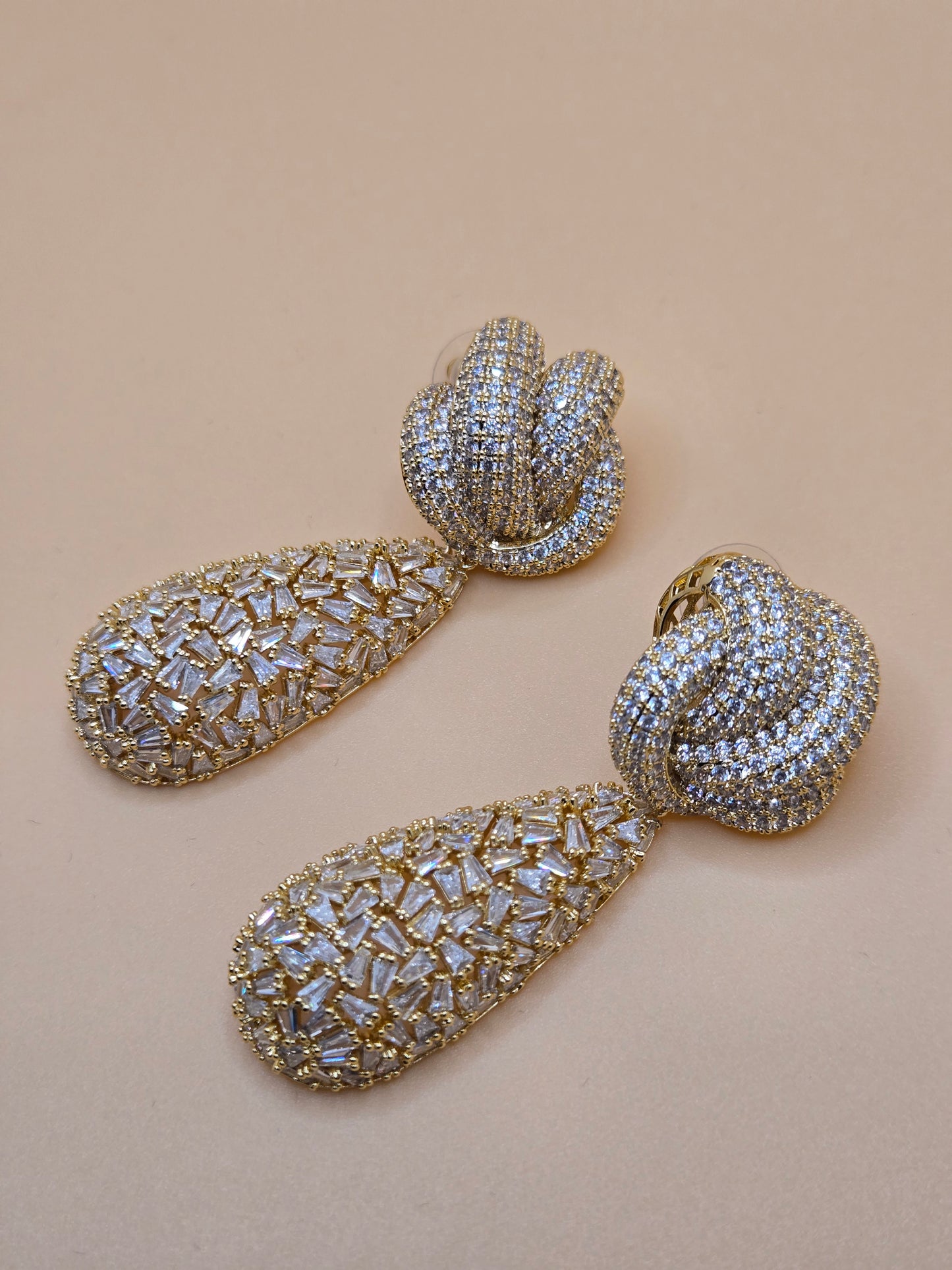 Luxury Gold Knot Drop Earrings – Statement Crystal Teardrop Design