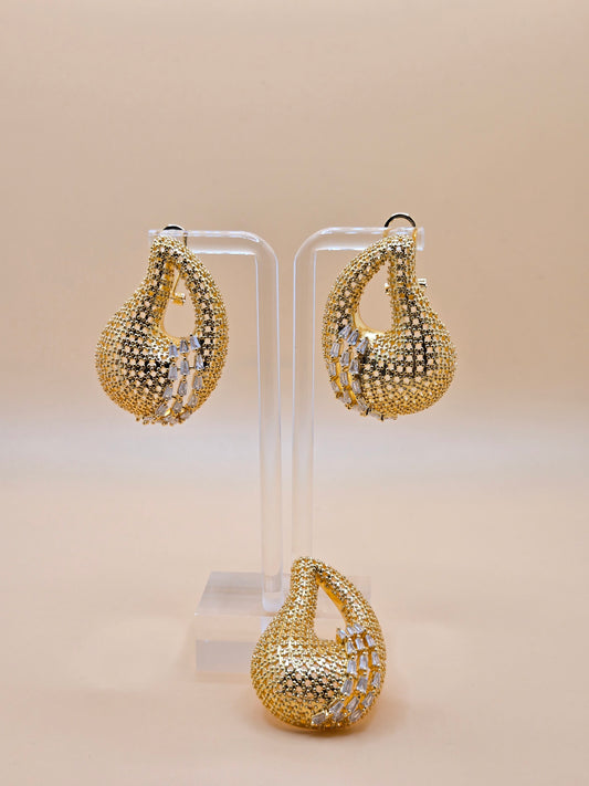 Gold Teardrop Earrings and Pendant Set